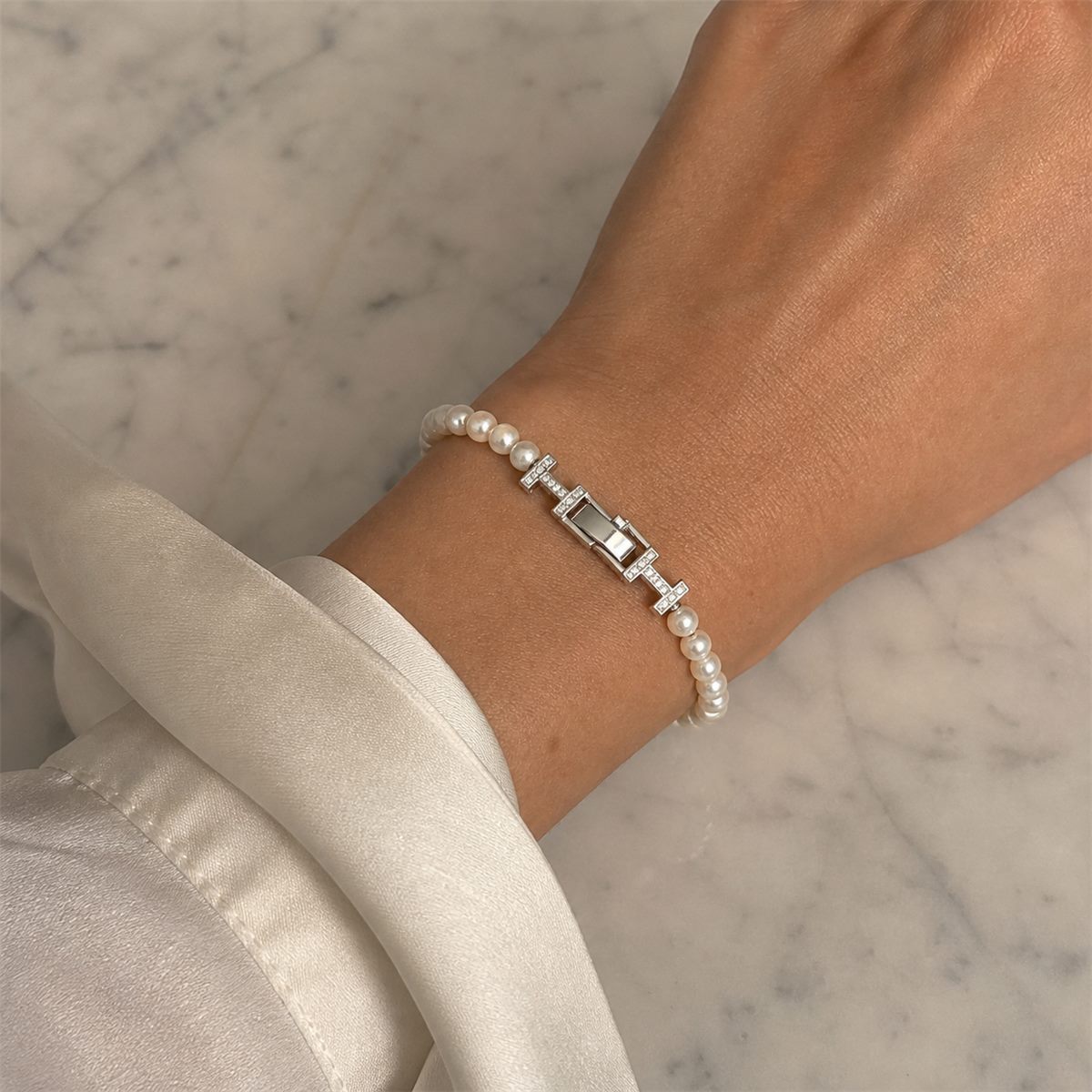 Natural Freshwater Small Pearl Bracelet with Silver-Plated Copper Clasp